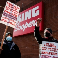 workers strike at grocery store
