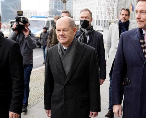 Three leaders of German Ampelkoalition walk side by side