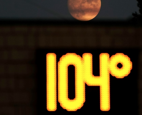 temperature gauge showing 104 degrees as moon rises