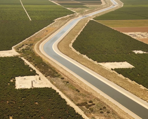 Aerial view of farmlands near Maricopa, at the southern end of the San Joaquin Valley, where the California Aqueduct brings water from the north. (Al Seib / Los Angeles Times)