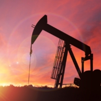LCI-plastics-iStock-959381934-scaled-e1761341779432 Oil well at sunset.