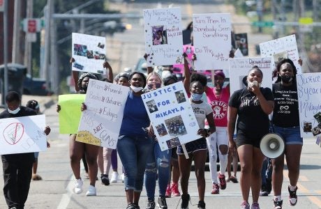201230-one-time-use-only-akron-gun-violence-protest-se-229p_90af39124271483d77b0688f54796a38.fit-2000w