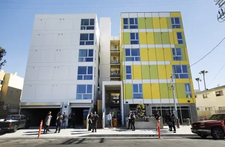 Photo of a 5 story apartment building recently built in Mar Vista, CA/