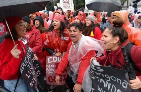 LDN-L-STRIKE-PICKETS-LA-0115-DC