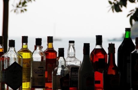 alcohol-1198643_1920