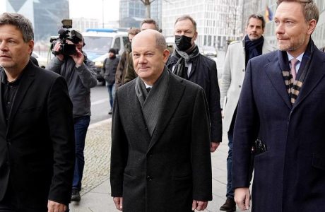Three leaders of German Ampelkoalition walk side by side