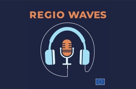 radio microphone and headset graphic